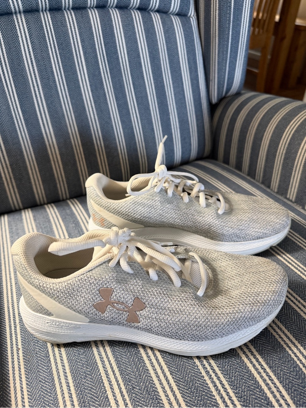 Under Armour Women's Charged Light Grey/White Size 7 Sneakers